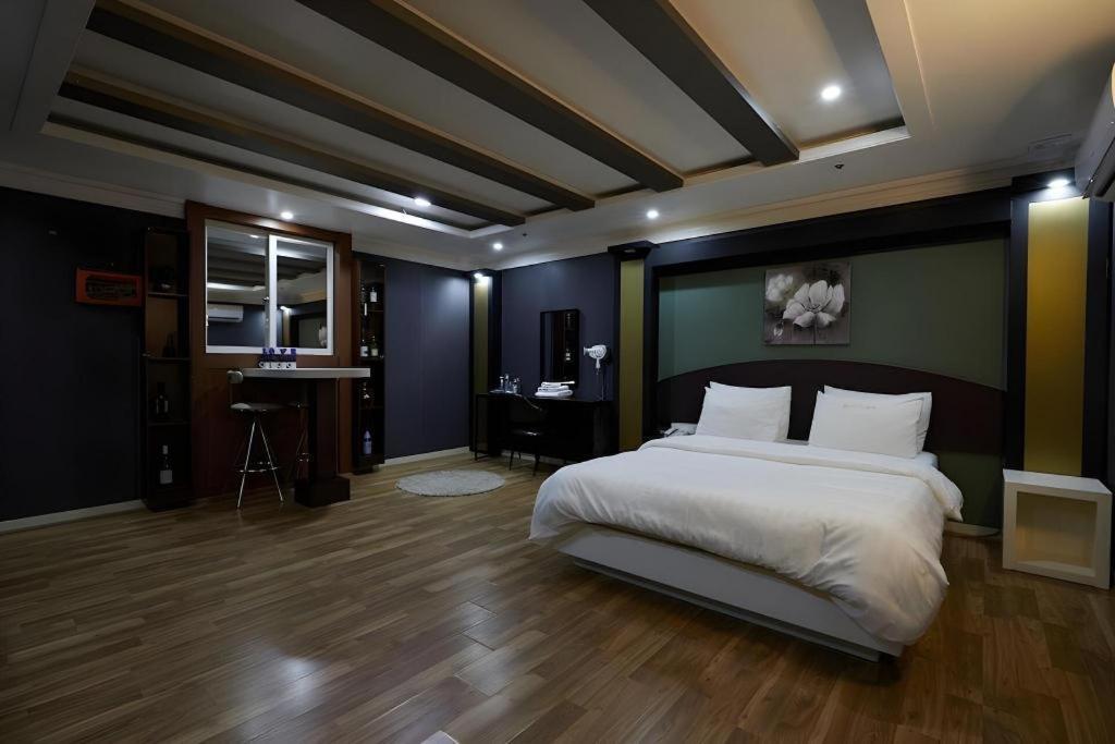 Hotel Head-One Uijeongbu Esterno foto
